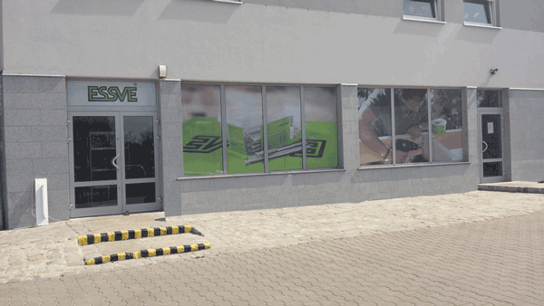oklejanie witryn wroclaw Essve